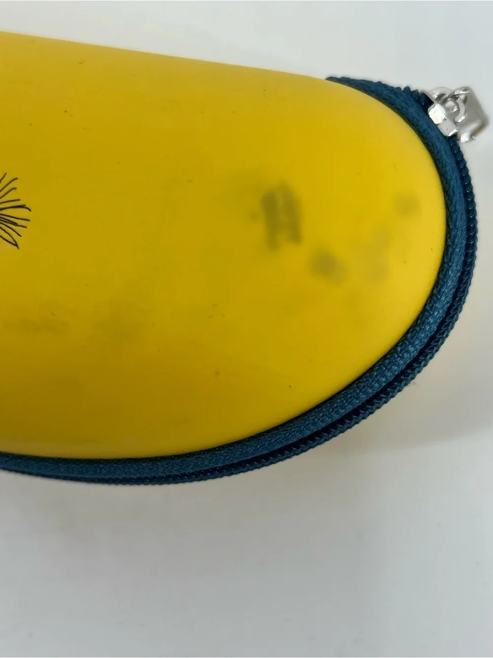 Vogue Kids Eyewear Yellow Hard Shell Sunglasses Case Seal Graphic Unused